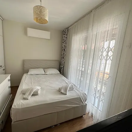 Nefis Denize Ve Avm Ye Yakin Yazlik Long Kuşadası