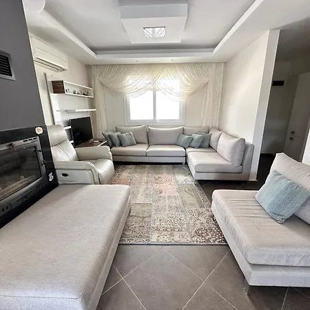 Nefis Denize Ve Avm Ye Yakin Yazlik Long * Kusadası