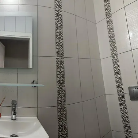 Nefis Denize Ve Avm Ye Yakin Yazlik Long Villa Kusadası