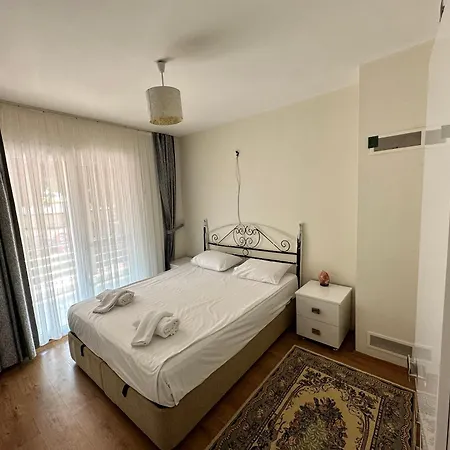Nefis Denize Ve Avm Ye Yakin Yazlik Long Kusadası