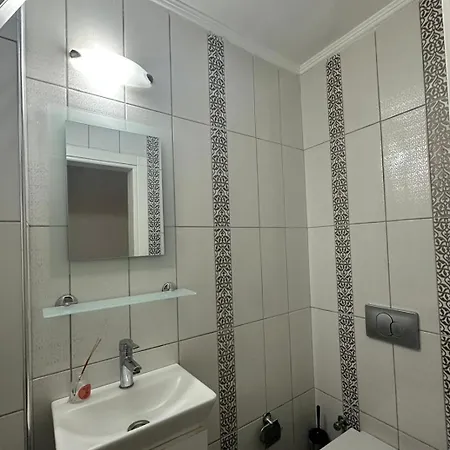 Nefis Denize Ve Avm Ye Yakin Yazlik Long * Kusadası