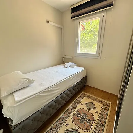 Nefis Denize Ve Avm Ye Yakin Yazlik Long Villa Kusadası