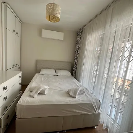 Villa Nefis Denize Ve Avm Ye Yakin Yazlik Long Kusadası